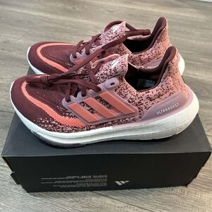 Adidas ultraboost light women's running shoes size Us 7.5